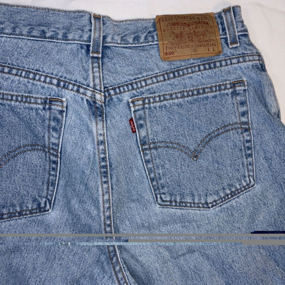 Vintage Levi’s 550 Men’s Light Wash Jeans 31 X 31 Y2K Red Tag
